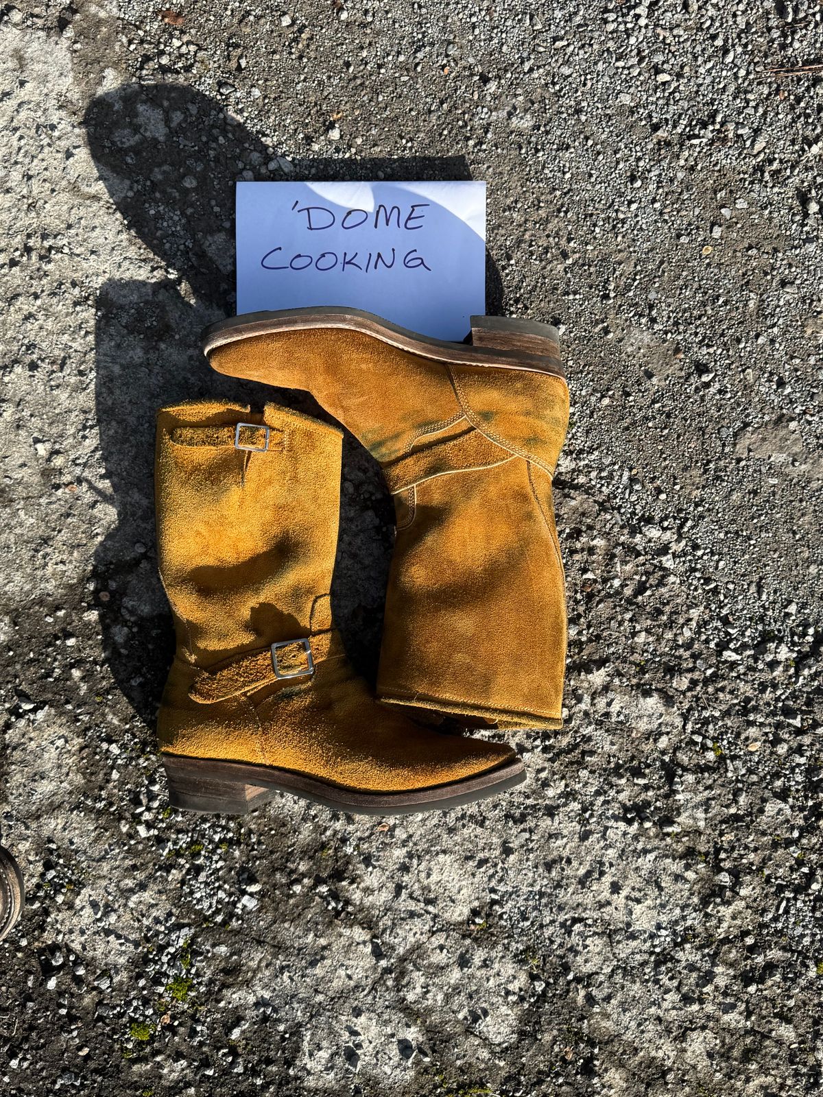 Photo by Bungholio91 on November 2, 2025 of the Kiattoko Handmade El Tippo engineers in Horween Wheat Chamois.