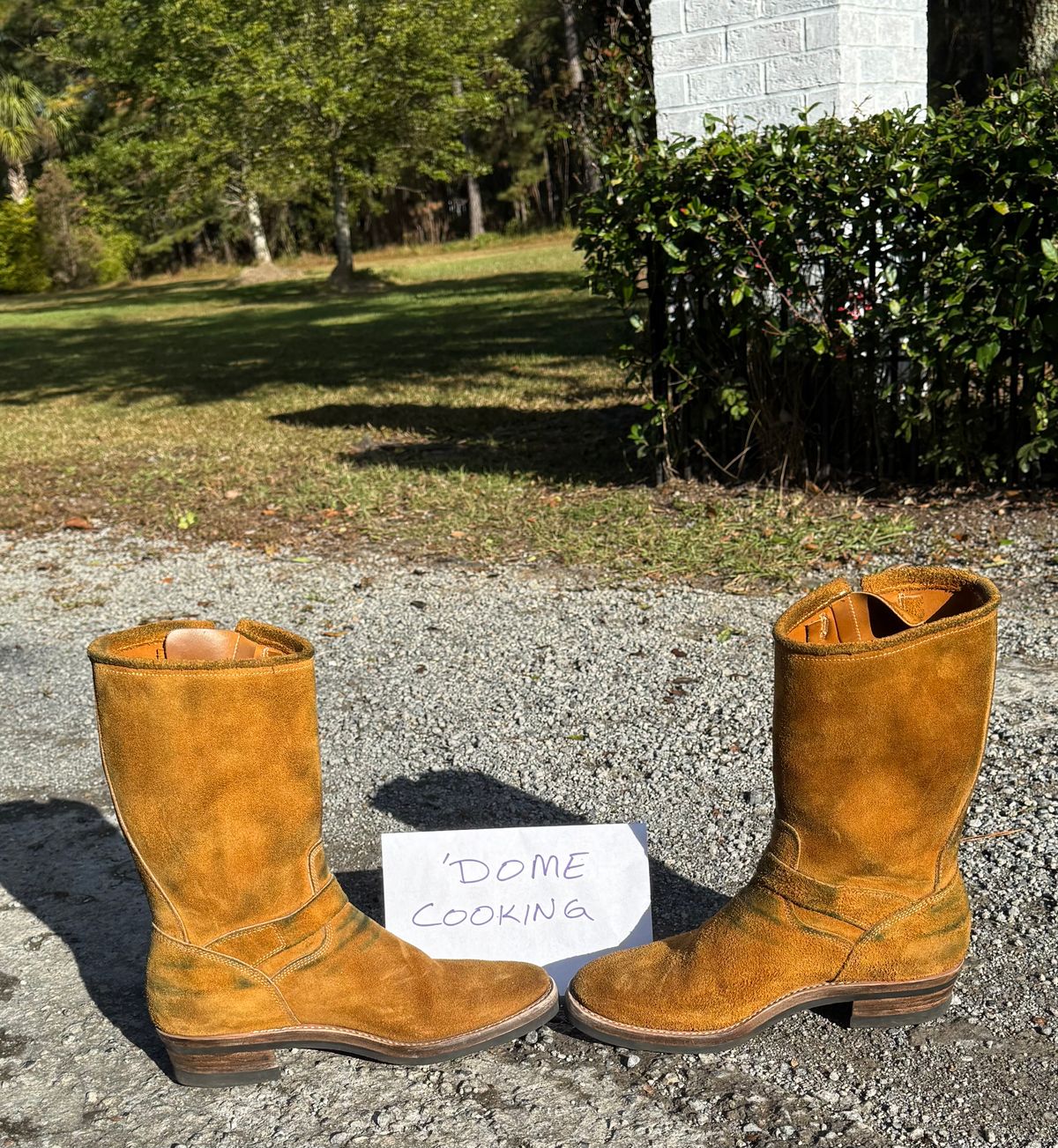 Photo by Bungholio91 on November 2, 2025 of the Kiattoko Handmade El Tippo engineers in Horween Wheat Chamois.