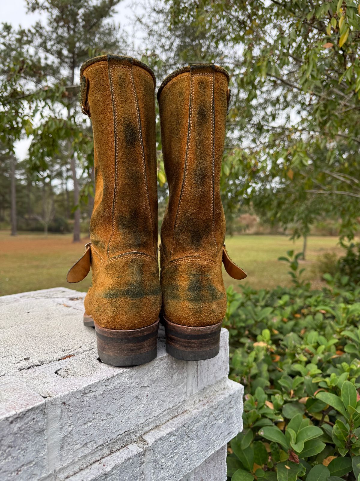 Photo by Bungholio91 on December 1, 2025 of the Kiattoko Handmade El Tippo engineers in Horween Wheat Chamois.