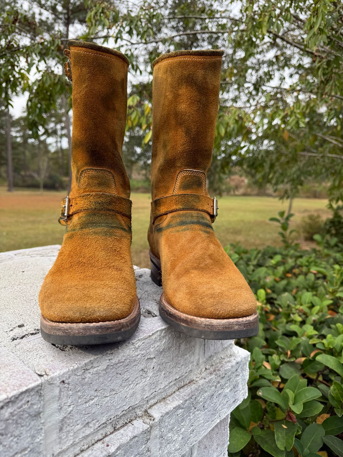 Photo by Bungholio91 on December 1, 2025 of the Kiattoko Handmade El Tippo engineers in Horween Wheat Chamois.