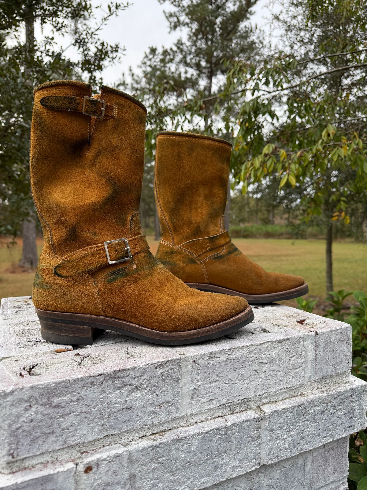 Photo by Bungholio91 on December 1, 2025 of the Kiattoko Handmade El Tippo engineers in Horween Wheat Chamois.