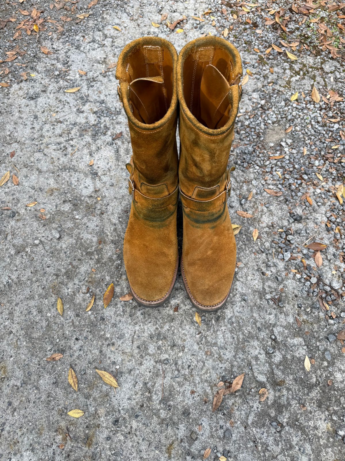 Photo by Bungholio91 on December 1, 2025 of the Kiattoko Handmade El Tippo engineers in Horween Wheat Chamois.