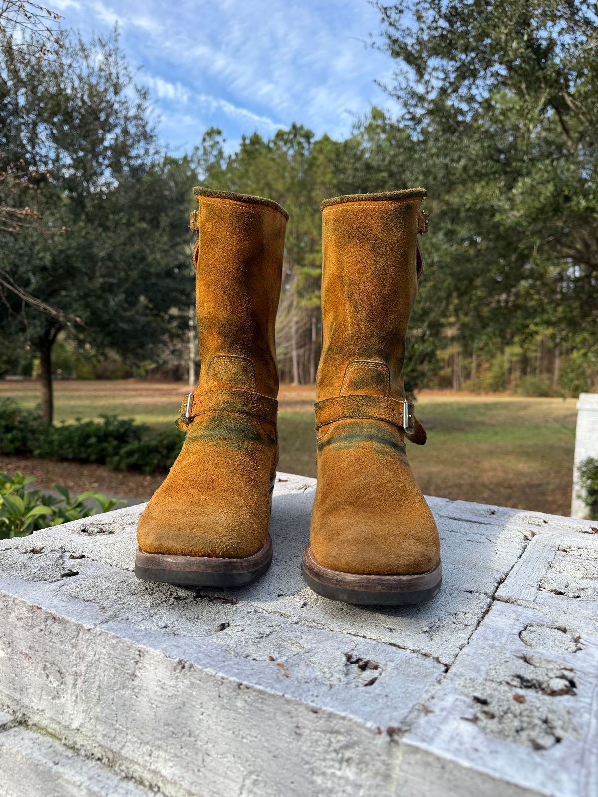 Photo by Bungholio91 on December 29, 2025 of the Kiattoko Handmade El Tippo engineers in Horween Wheat Chamois.