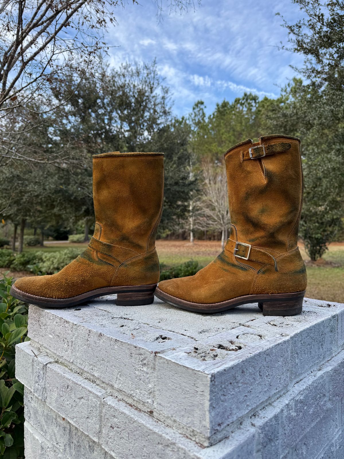 Photo by Bungholio91 on December 29, 2025 of the Kiattoko Handmade El Tippo engineers in Horween Wheat Chamois.