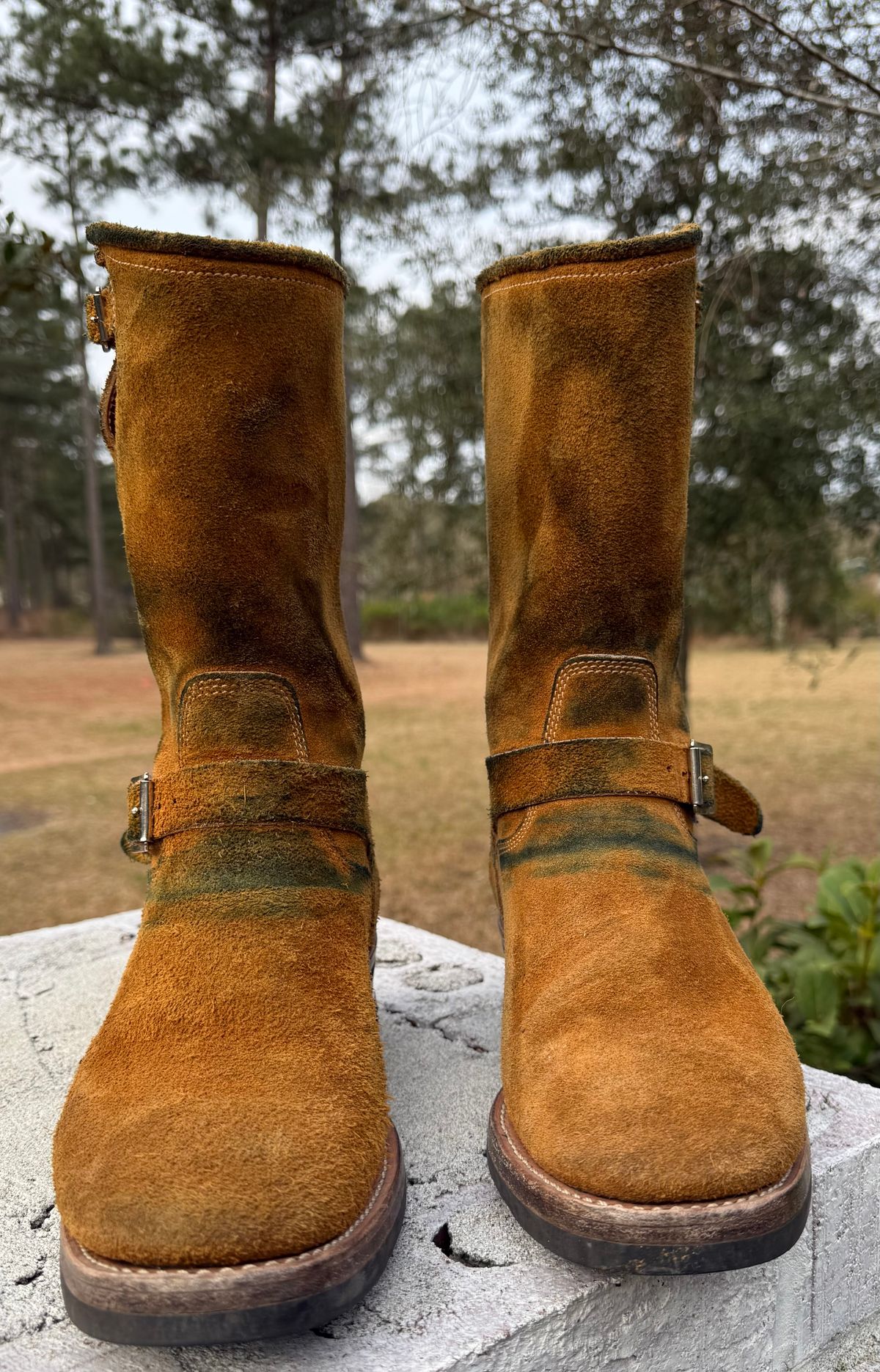 Photo by Bungholio91 on January 31, 2026 of the Kiattoko Handmade El Tippo engineers in Horween Wheat Chamois.