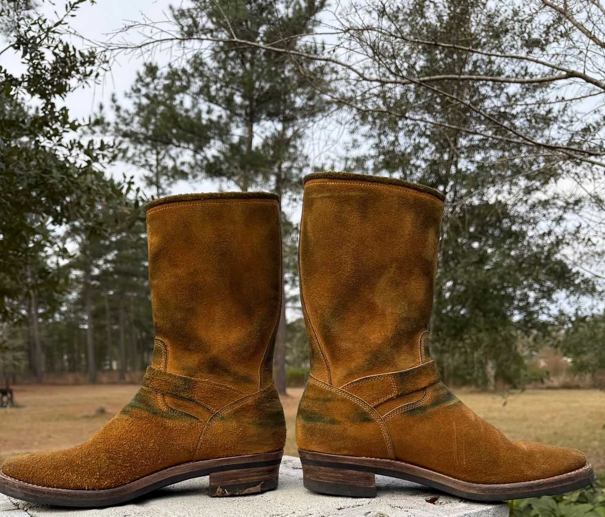 Photo by Bungholio91 on January 31, 2026 of the Kiattoko Handmade El Tippo engineers in Horween Wheat Chamois.