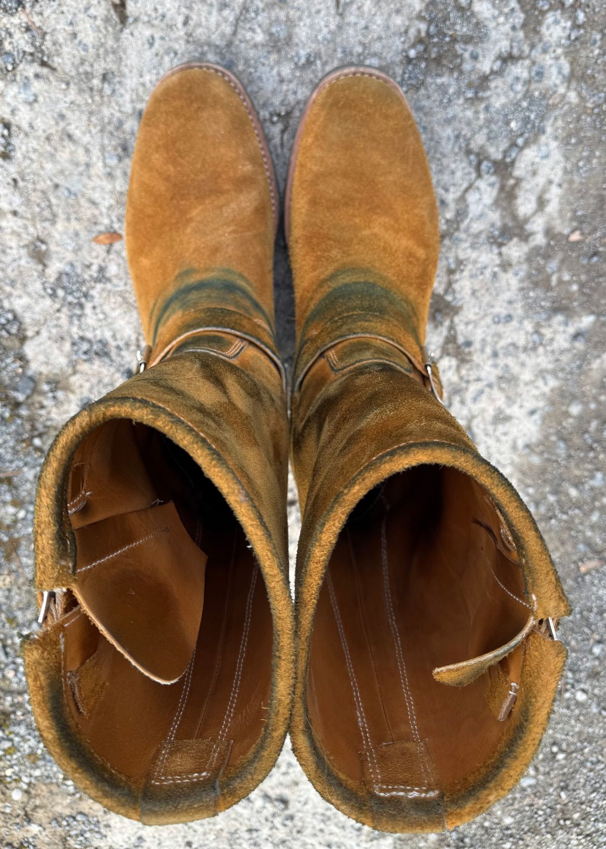 Photo by Bungholio91 on January 31, 2026 of the Kiattoko Handmade El Tippo engineers in Horween Wheat Chamois.