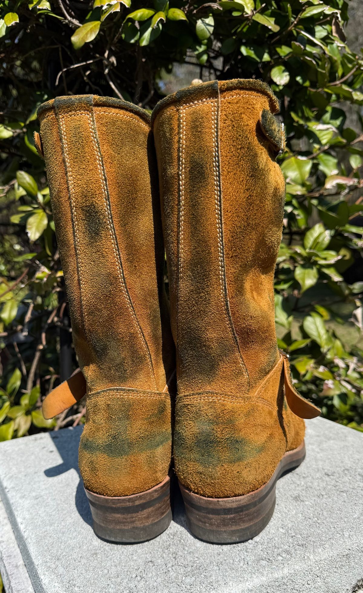 Photo by Bungholio91 on March 2, 2026 of the Kiattoko Handmade El Tippo engineers in Horween Wheat Chamois.