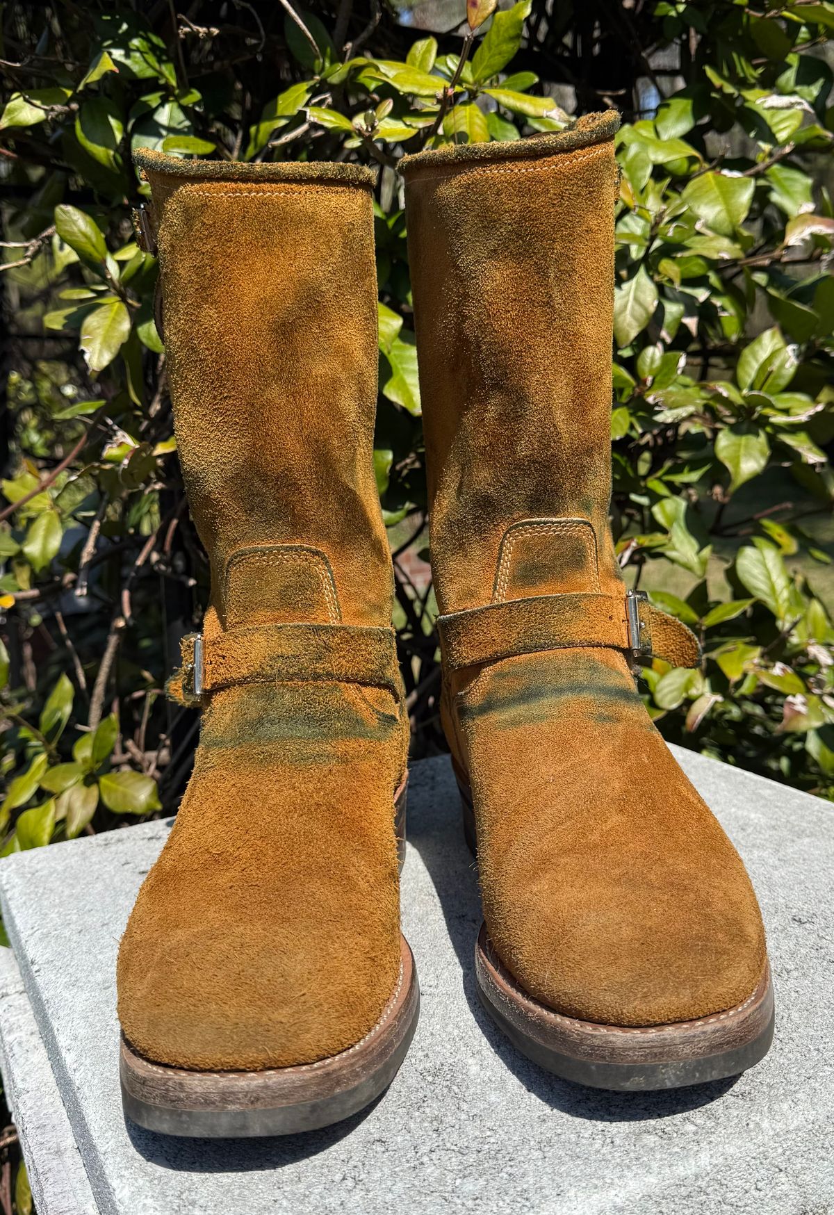 Photo by Bungholio91 on March 2, 2026 of the Kiattoko Handmade El Tippo engineers in Horween Wheat Chamois.