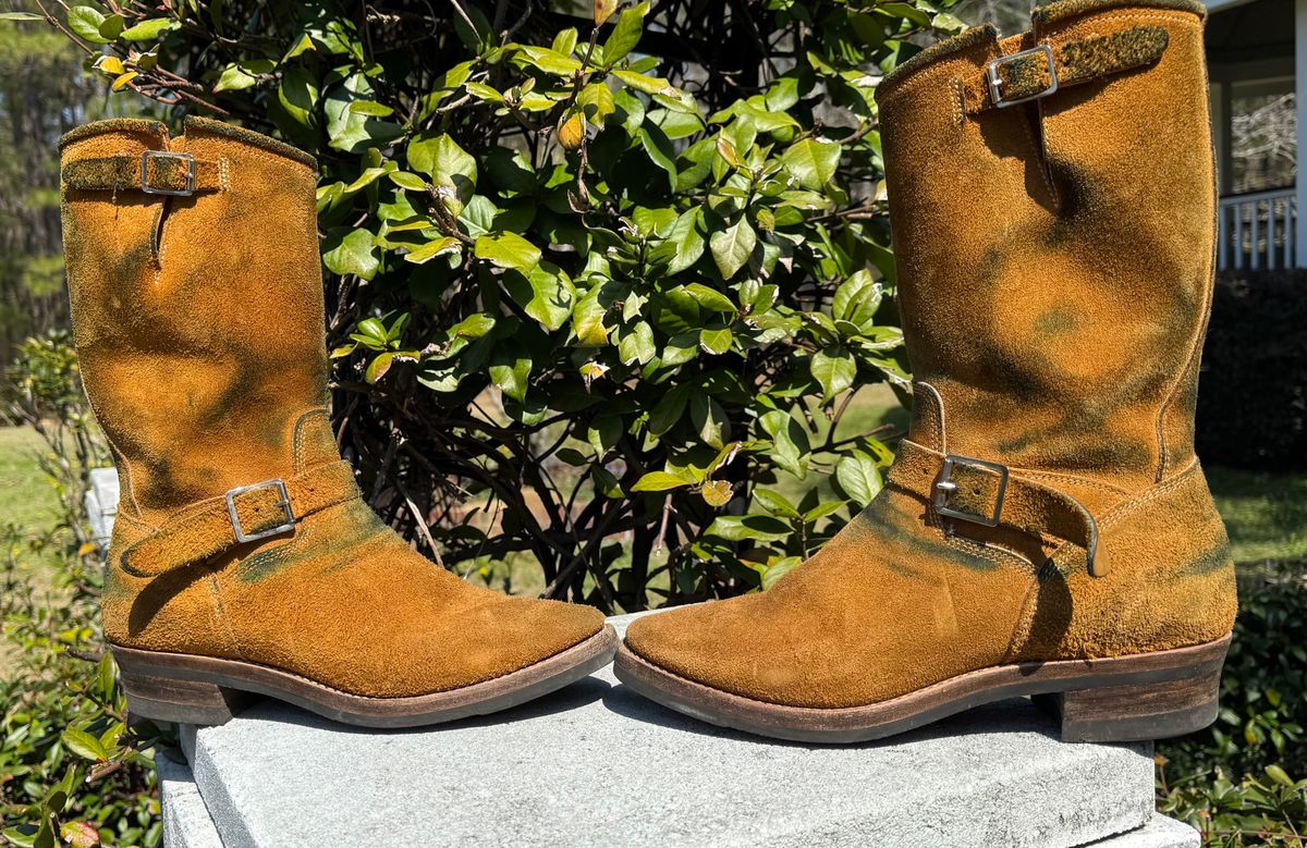 Photo by Bungholio91 on March 2, 2026 of the Kiattoko Handmade El Tippo engineers in Horween Wheat Chamois.