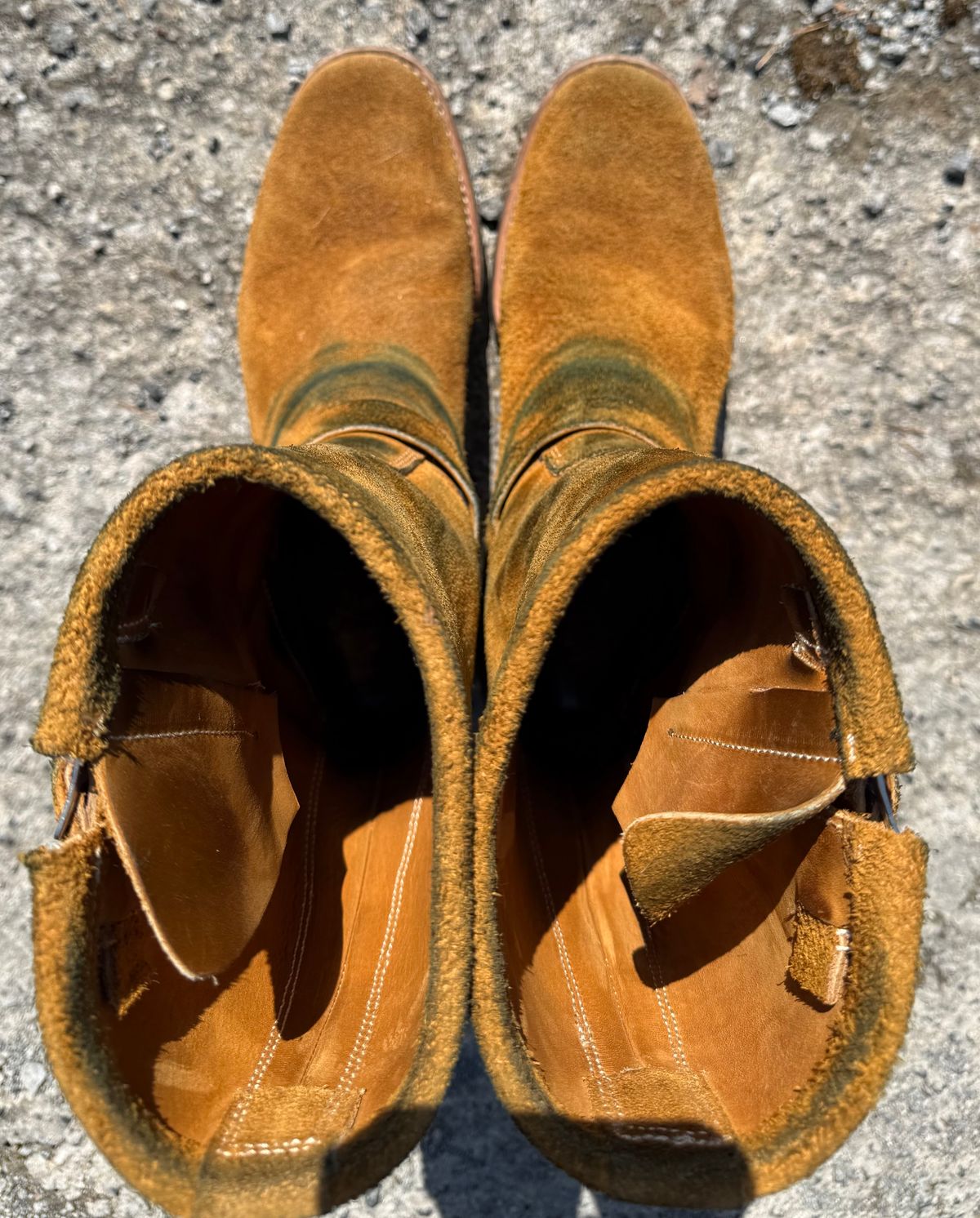 Photo by Bungholio91 on March 2, 2026 of the Kiattoko Handmade El Tippo engineers in Horween Wheat Chamois.