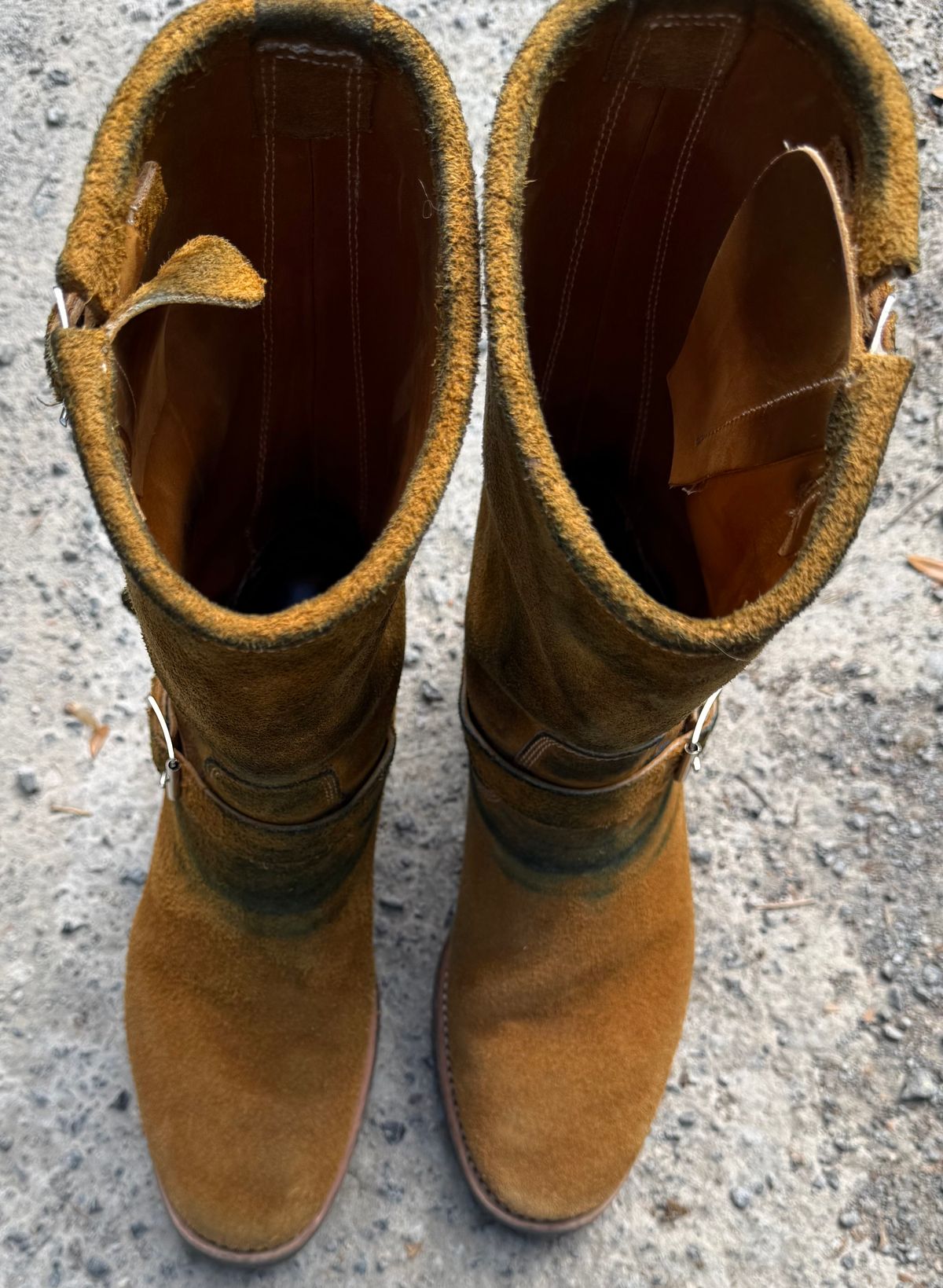 Photo by Bungholio91 on April 2, 2026 of the Kiattoko Handmade El Tippo engineers in Horween Wheat Chamois.