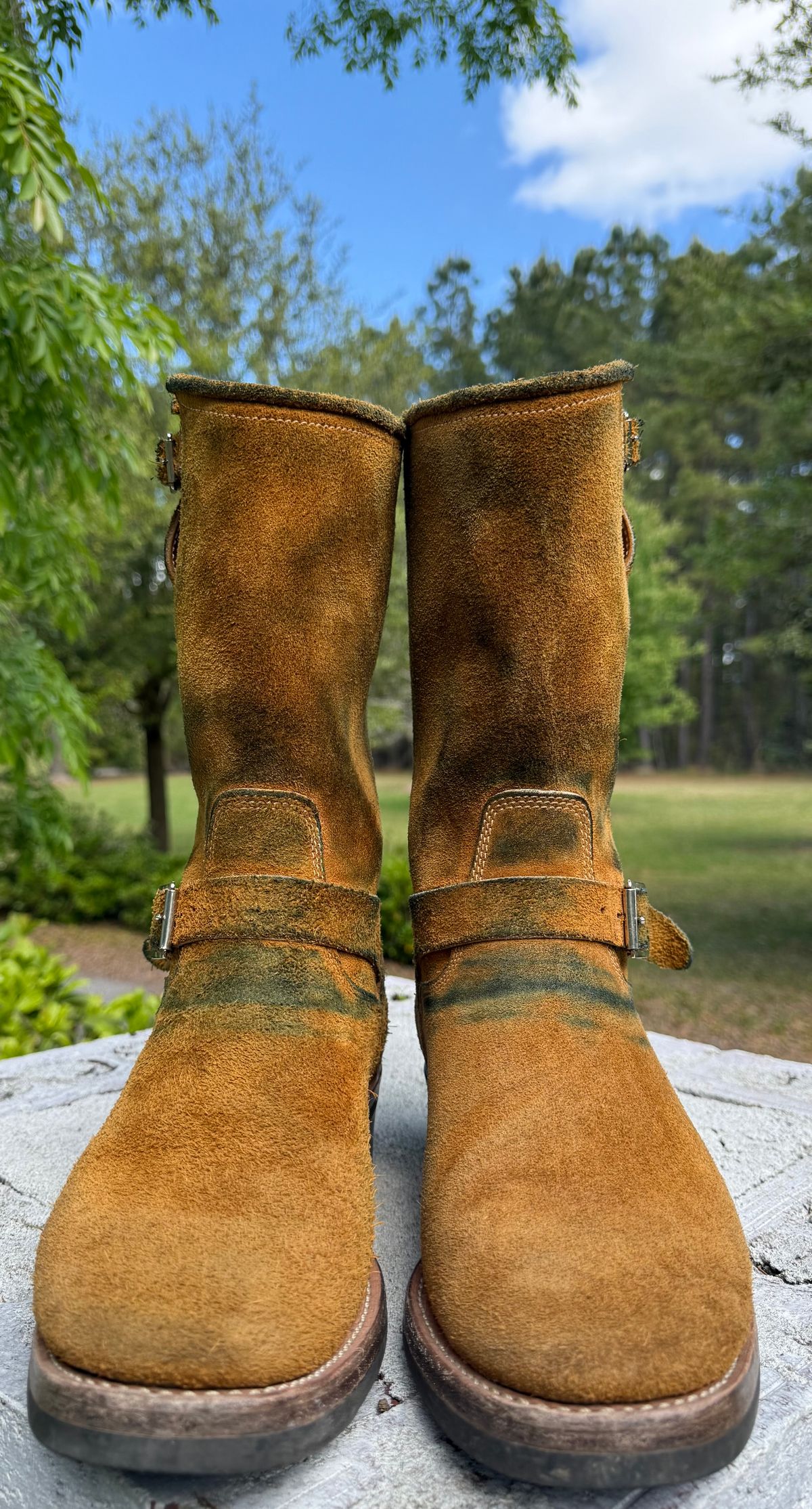 Photo by Bungholio91 on April 2, 2026 of the Kiattoko Handmade El Tippo engineers in Horween Wheat Chamois.