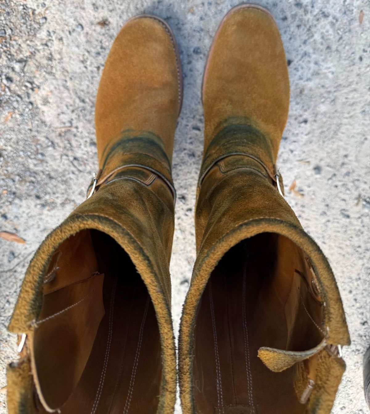 Photo by Bungholio91 on April 2, 2026 of the Kiattoko Handmade El Tippo engineers in Horween Wheat Chamois.
