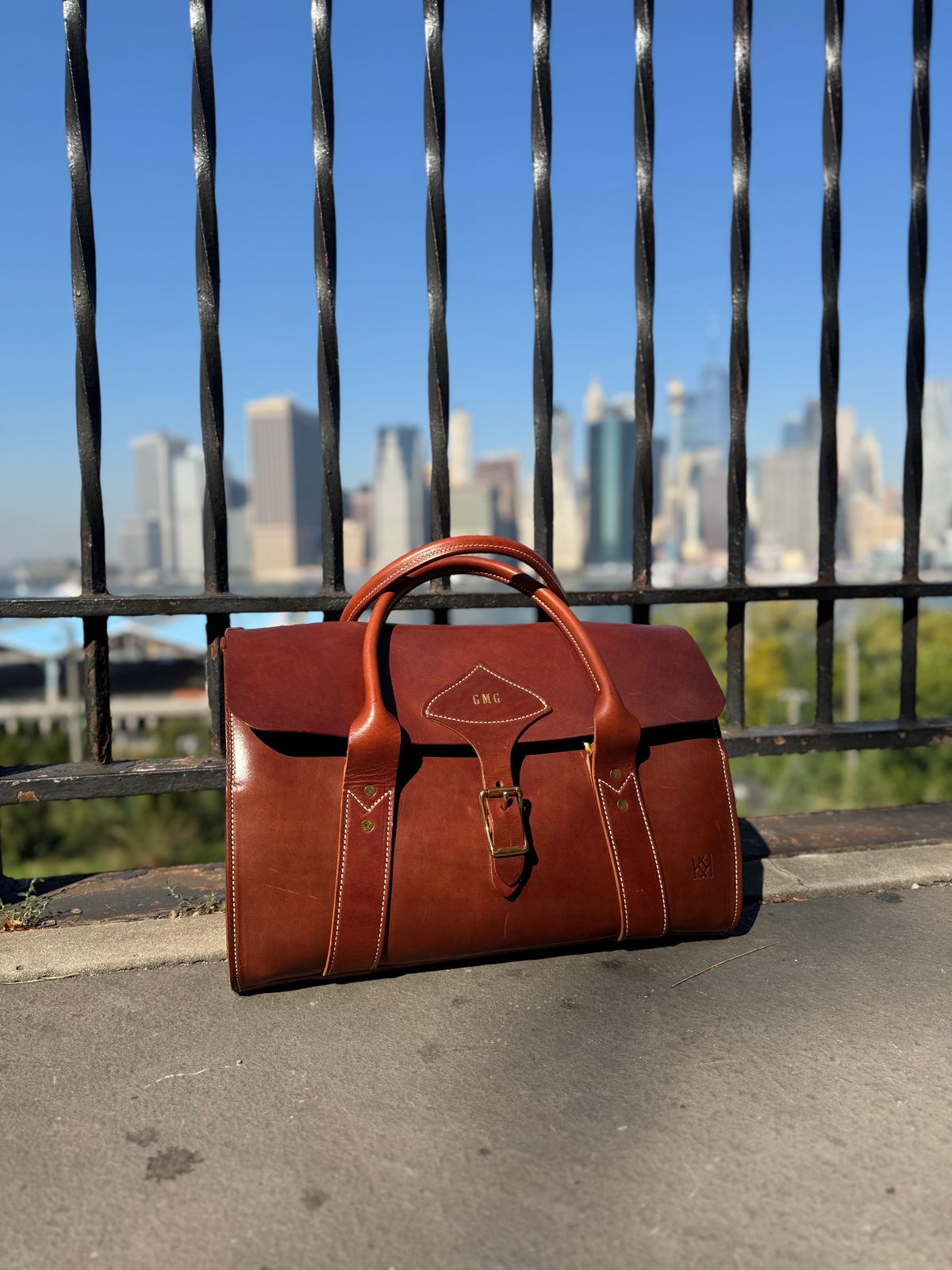 Photo by city_grouse_country_grouse on October 5, 2025 of the Kingfisher Leatherworks Physicians Weekender Bag in Vegetable Tan Equestrian Leather.