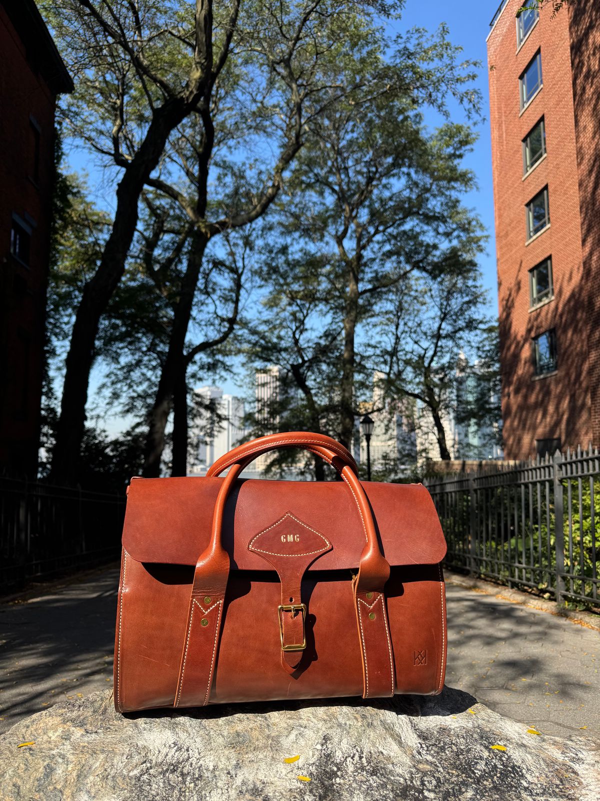 Photo by city_grouse_country_grouse on October 5, 2025 of the Kingfisher Leatherworks Physicians Weekender Bag in Vegetable Tan Equestrian Leather.
