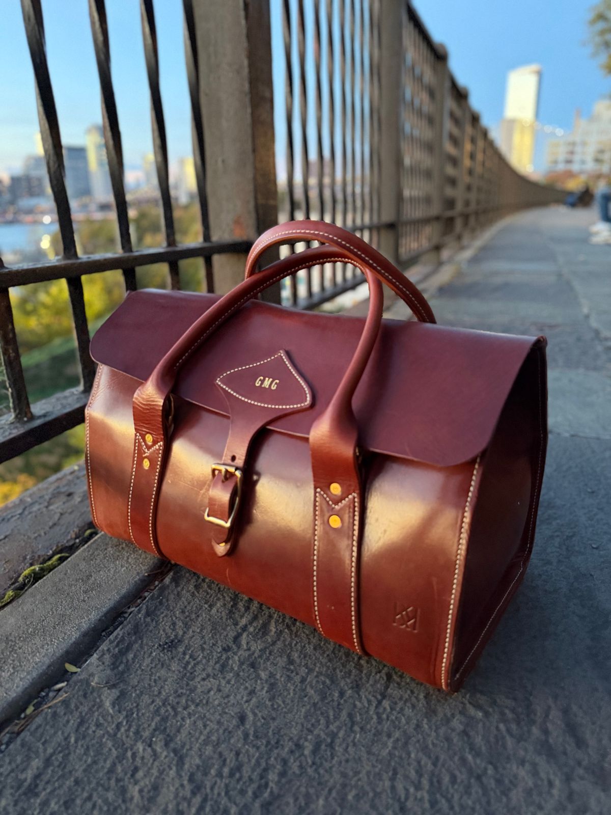 Photo by city_grouse_country_grouse on November 1, 2025 of the Kingfisher Leatherworks Physicians Weekender Bag in Vegetable Tan Equestrian Leather.