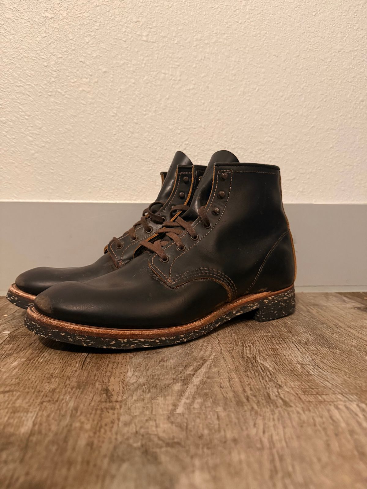 Photo by branconn23 on March 6, 2026 of the Red Wing Beckman Flatbox in S.B. Foot Black Klondike.