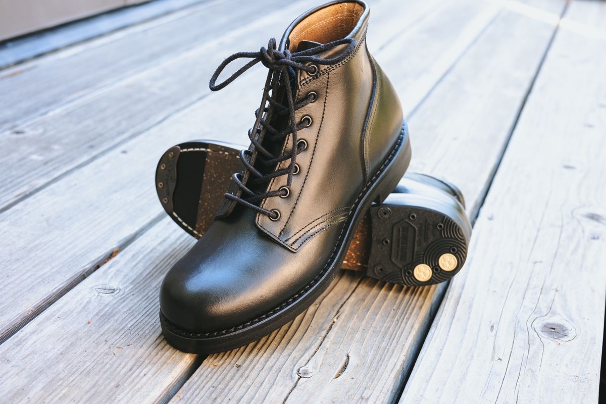 Photo by subvers.drip on October 5, 2024 of the Rolling Dub Trio Coupen 7 in Horween Black Vegetable Tanned Teacore Dressner.
