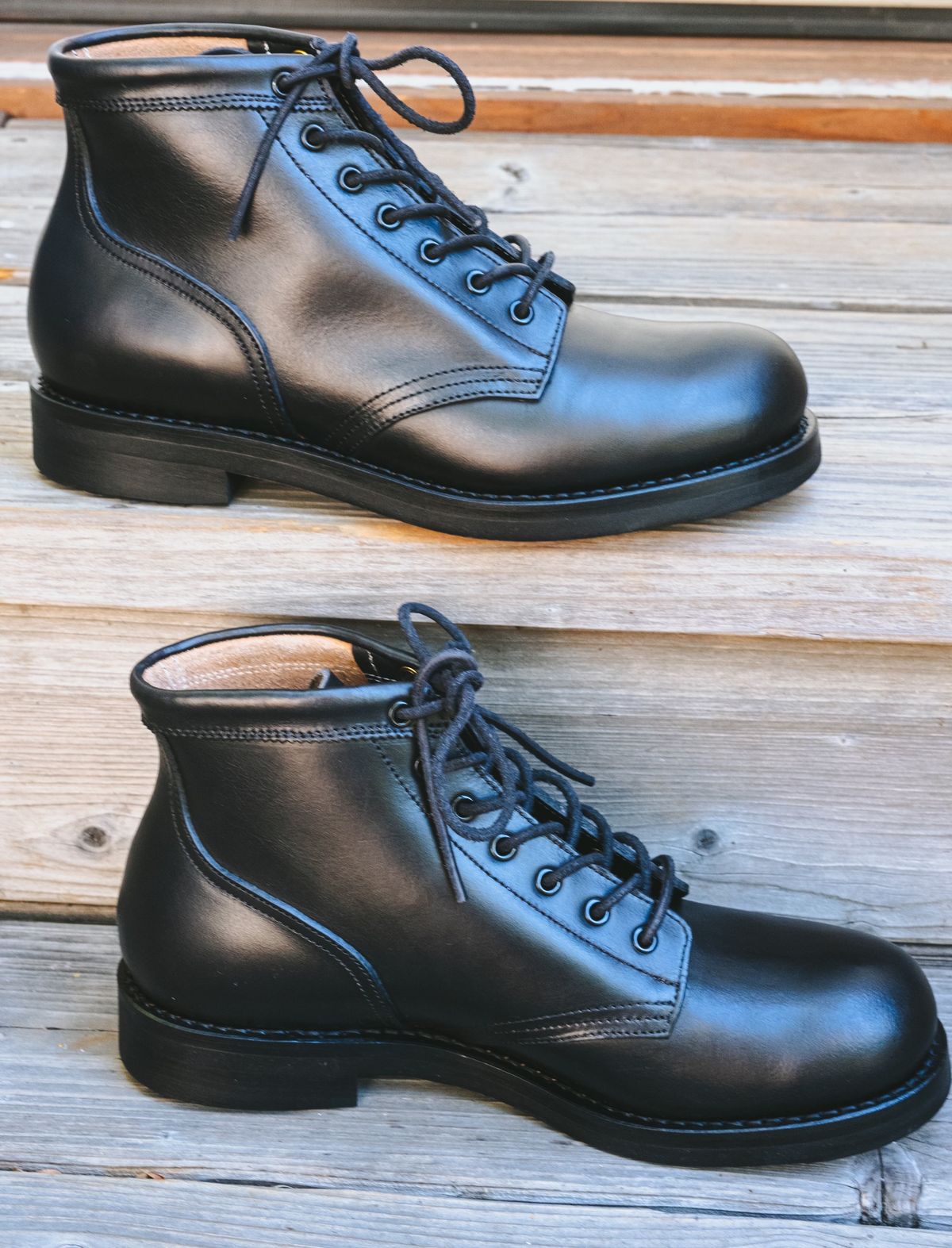 Photo by subvers.drip on October 5, 2024 of the Rolling Dub Trio Coupen 7 in Horween Black Vegetable Tanned Teacore Dressner.
