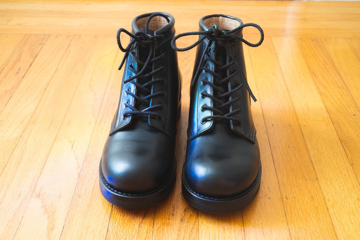 Photo by subvers.drip on October 5, 2024 of the Rolling Dub Trio Coupen 7 in Horween Black Vegetable Tanned Teacore Dressner.