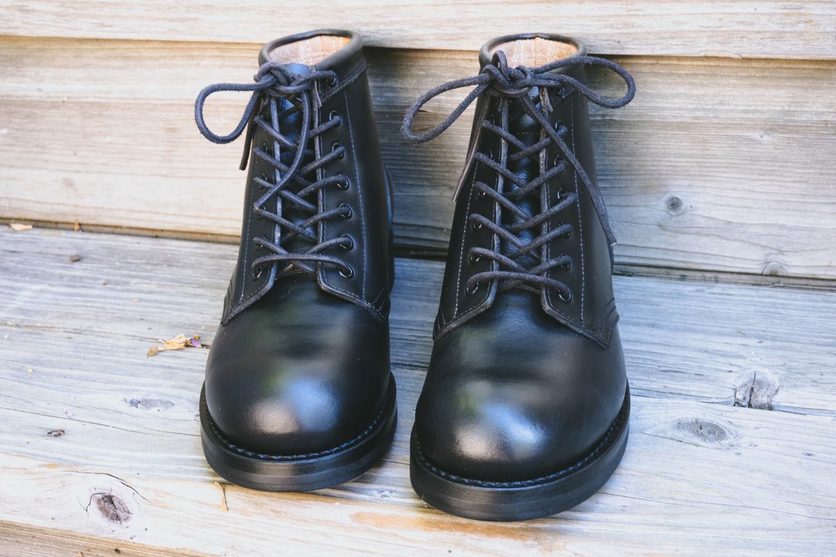 Photo by subvers.drip on October 6, 2021 of the Rolling Dub Trio Coupen 7 in Horween Black Vegetable Tanned Teacore Dressner.