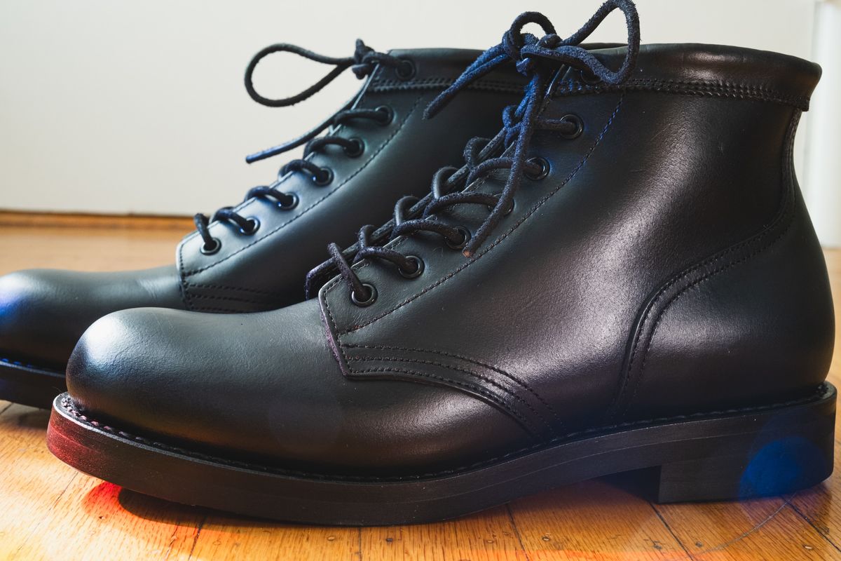 Photo by subvers.drip on October 6, 2021 of the Rolling Dub Trio Coupen 7 in Horween Black Vegetable Tanned Teacore Dressner.