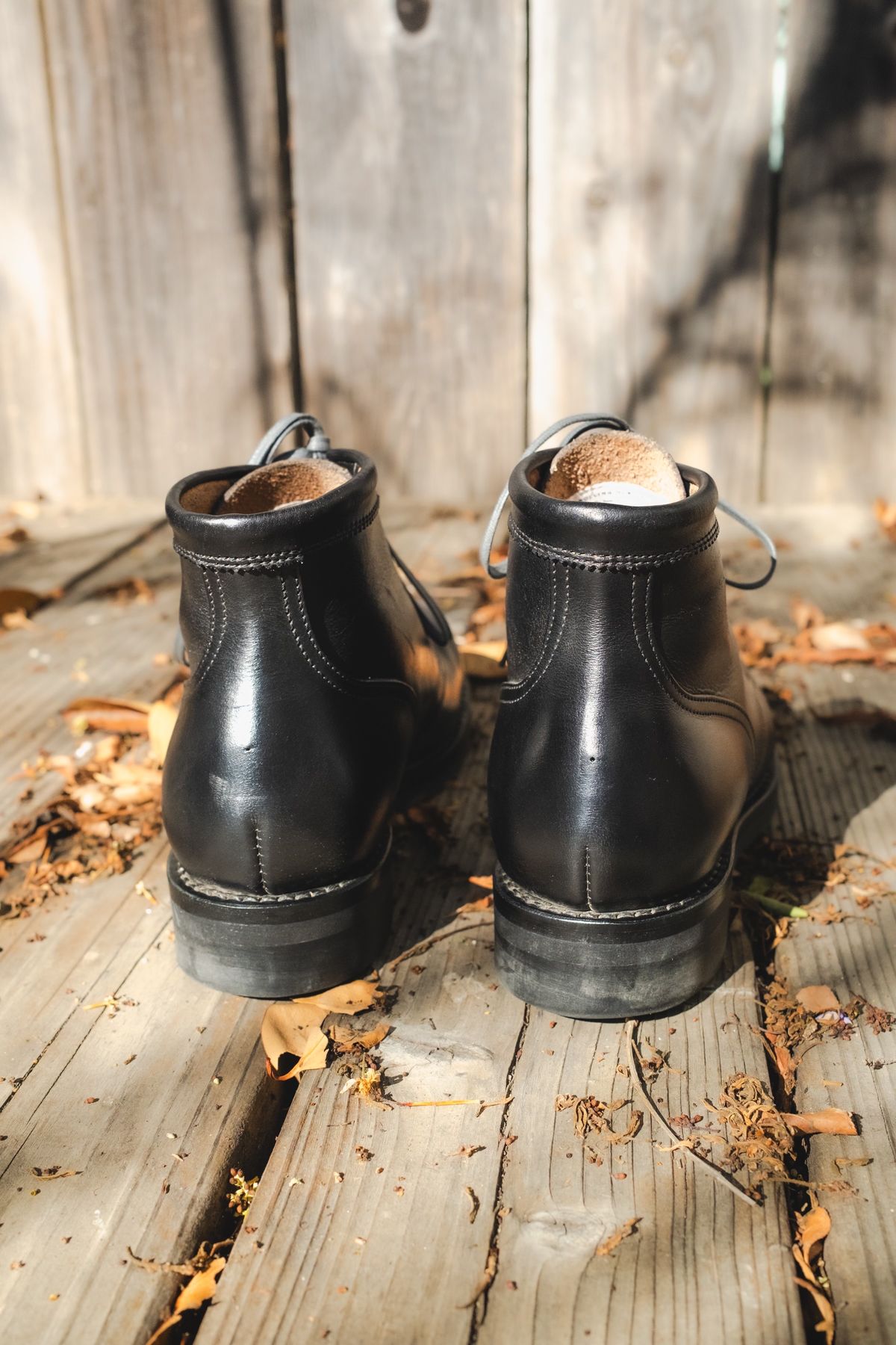 Photo by subvers.drip on November 4, 2024 of the Rolling Dub Trio Coupen 7 in Horween Black Vegetable Tanned Teacore Dressner.