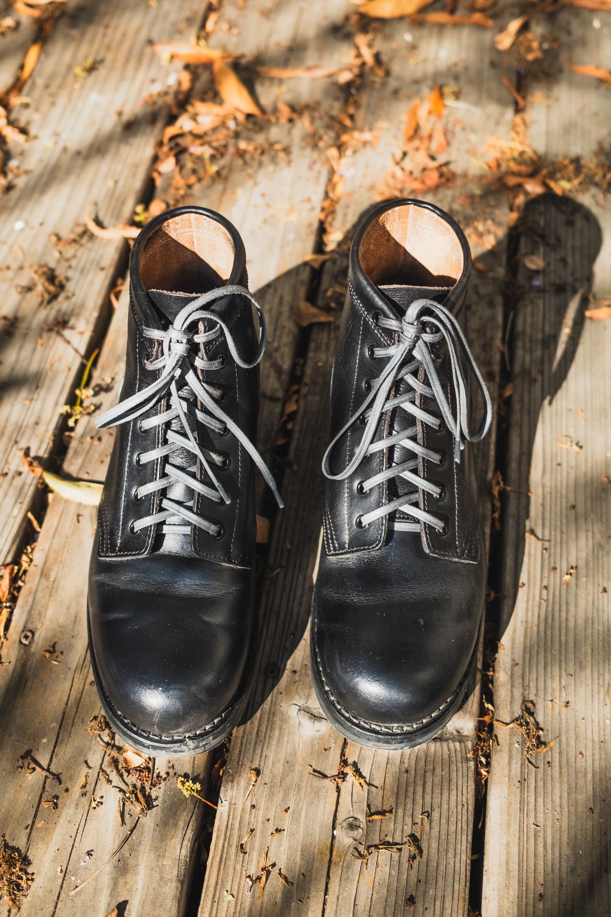 Photo by subvers.drip on November 4, 2024 of the Rolling Dub Trio Coupen 7 in Horween Black Vegetable Tanned Teacore Dressner.