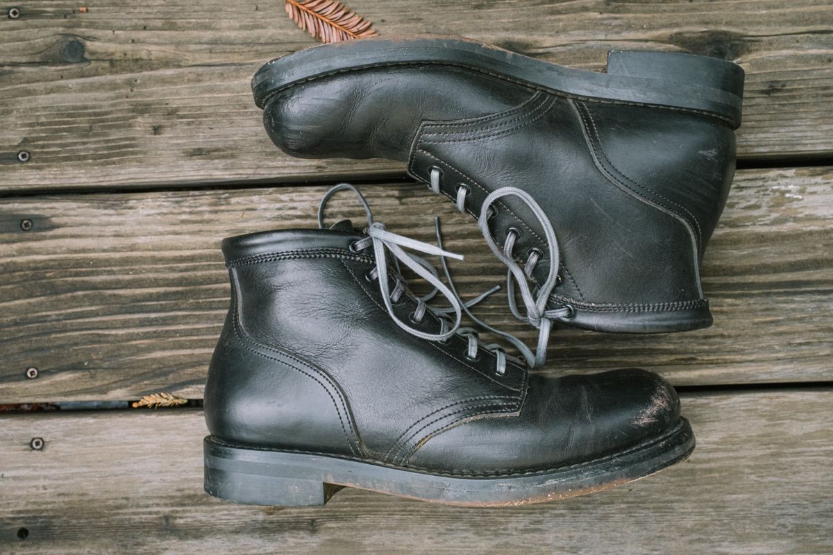Photo by subvers.drip on January 4, 2025 of the Rolling Dub Trio Coupen 7 in Horween Black Vegetable Tanned Teacore Dressner.