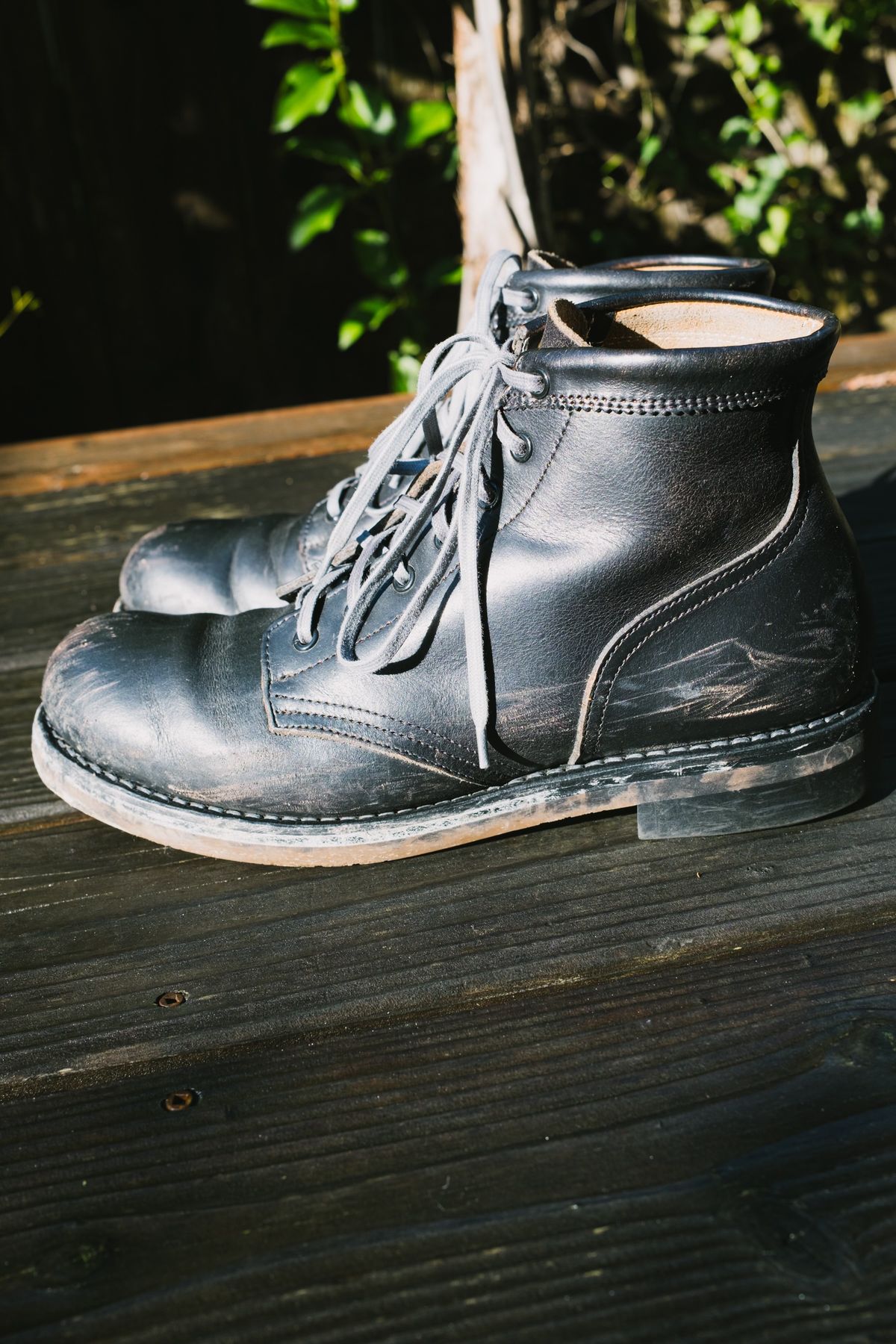 Photo by subvers.drip on February 6, 2022 of the Rolling Dub Trio Coupen 7 in Horween Black Vegetable Tanned Teacore Dressner.
