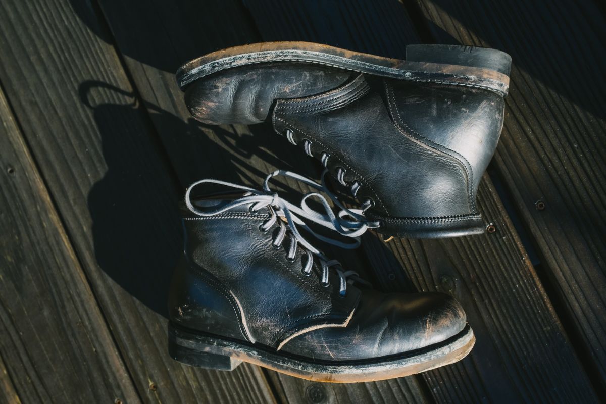 Photo by subvers.drip on February 6, 2022 of the Rolling Dub Trio Coupen 7 in Horween Black Vegetable Tanned Teacore Dressner.