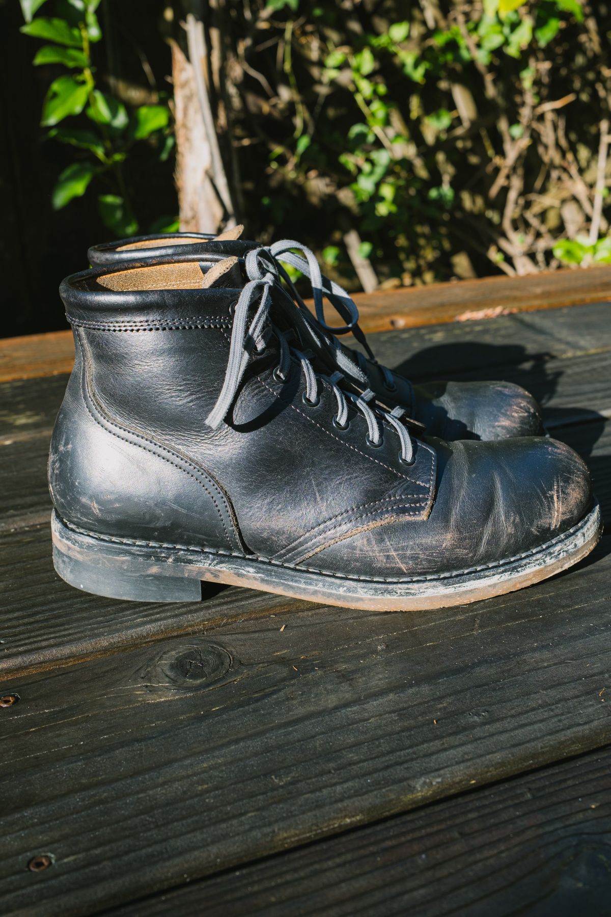 Photo by subvers.drip on February 6, 2022 of the Rolling Dub Trio Coupen 7 in Horween Black Vegetable Tanned Teacore Dressner.