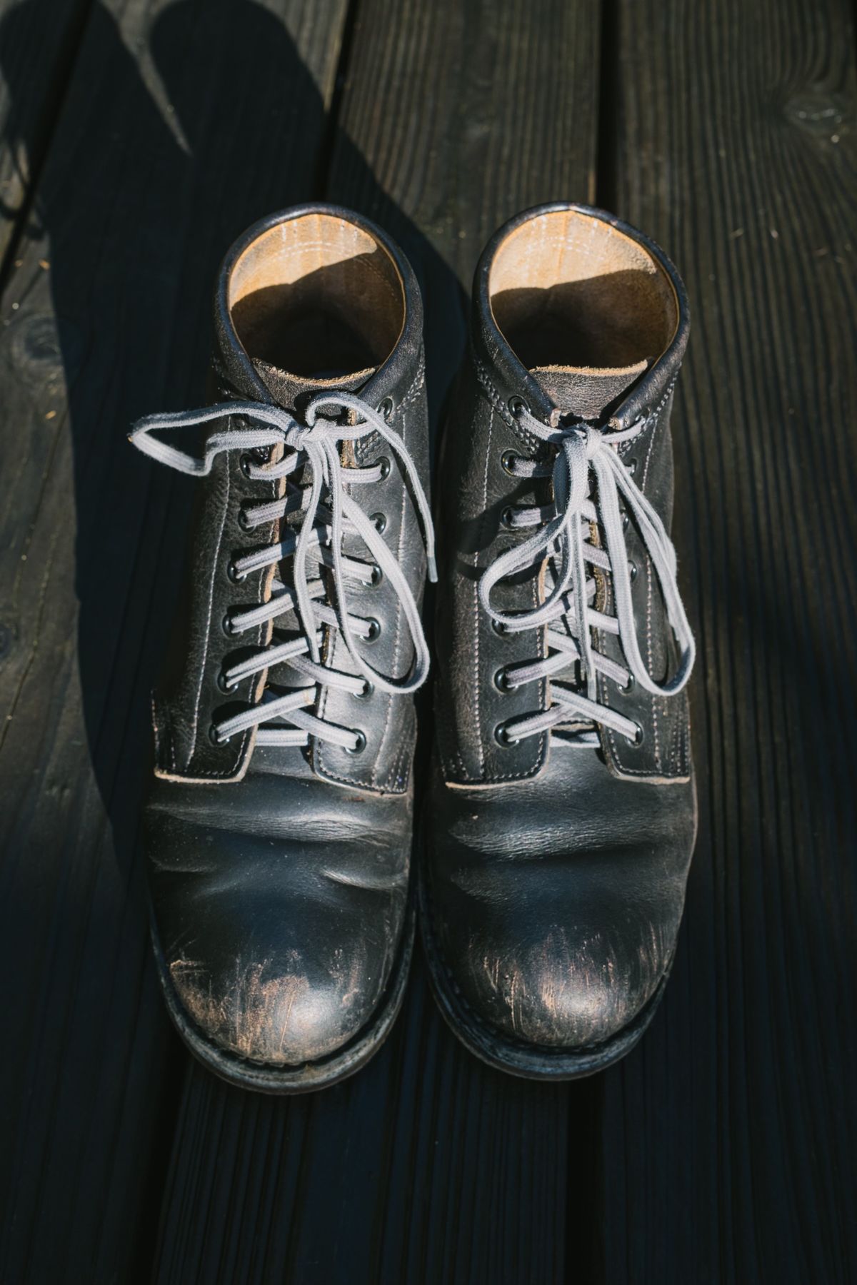 Photo by subvers.drip on February 6, 2022 of the Rolling Dub Trio Coupen 7 in Horween Black Vegetable Tanned Teacore Dressner.