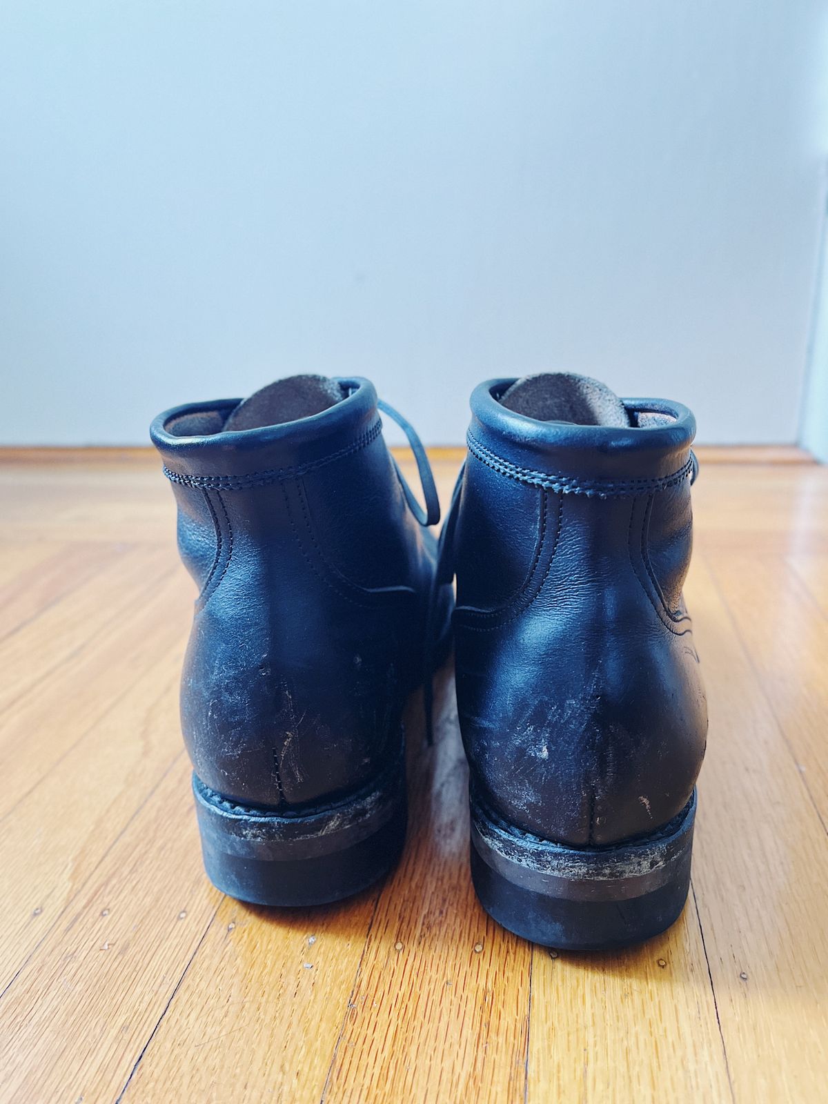 Photo by subvers.drip on March 5, 2025 of the Rolling Dub Trio Coupen 7 in Horween Black Vegetable Tanned Teacore Dressner.
