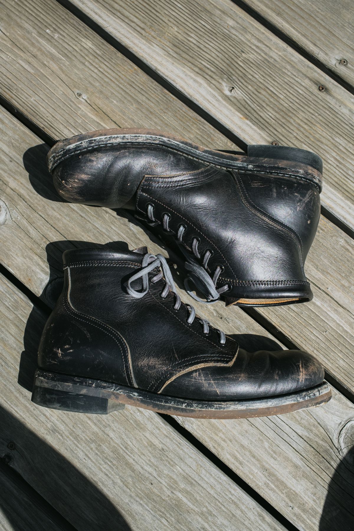 Photo by subvers.drip on April 6, 2022 of the Rolling Dub Trio Coupen 7 in Horween Black Vegetable Tanned Teacore Dressner.