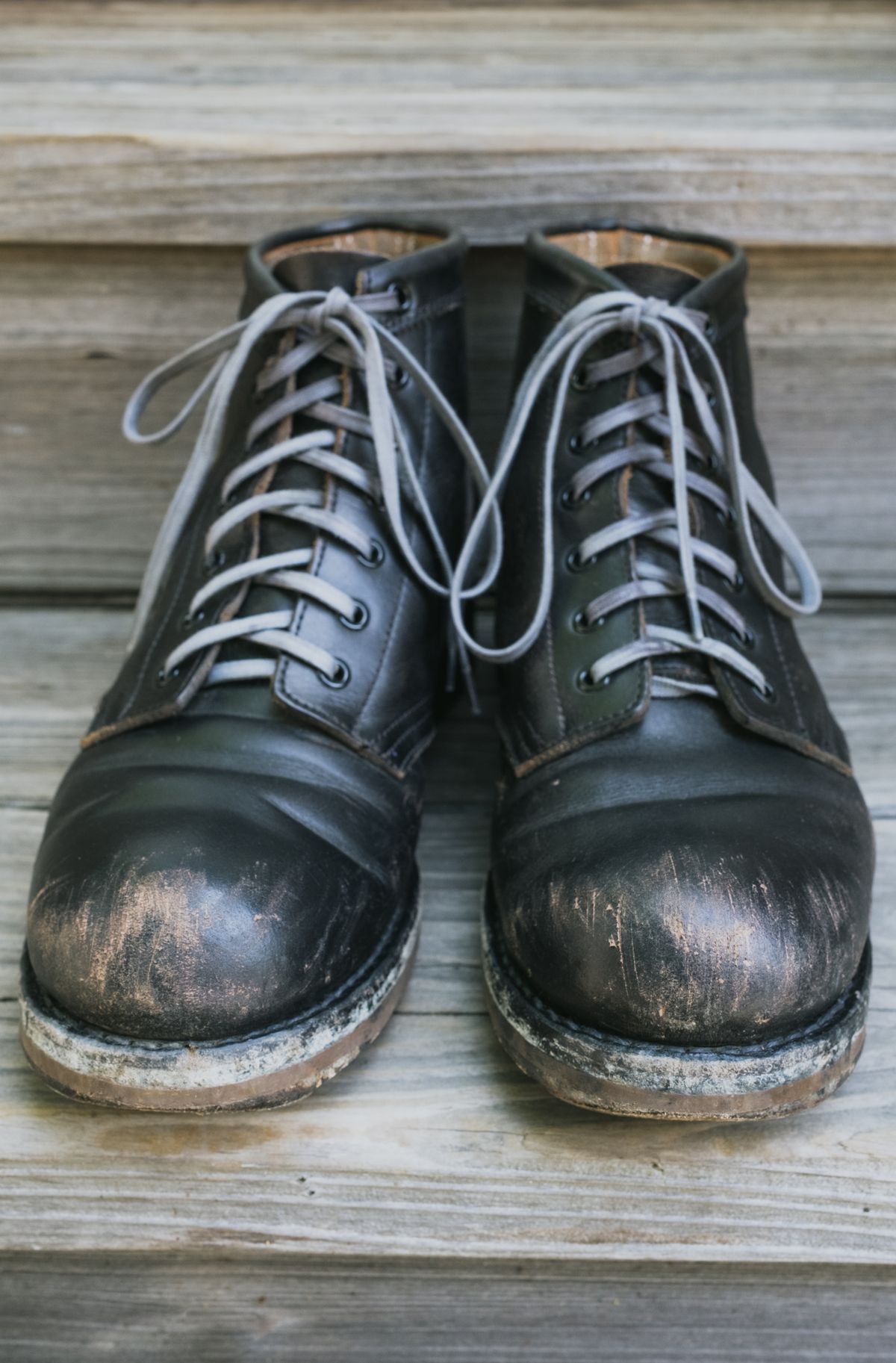 Photo by subvers.drip on April 6, 2022 of the Rolling Dub Trio Coupen 7 in Horween Black Vegetable Tanned Teacore Dressner.