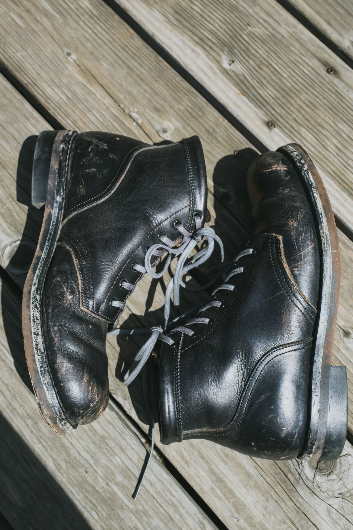 Photo by subvers.drip on April 6, 2022 of the Rolling Dub Trio Coupen 7 in Horween Black Vegetable Tanned Teacore Dressner.