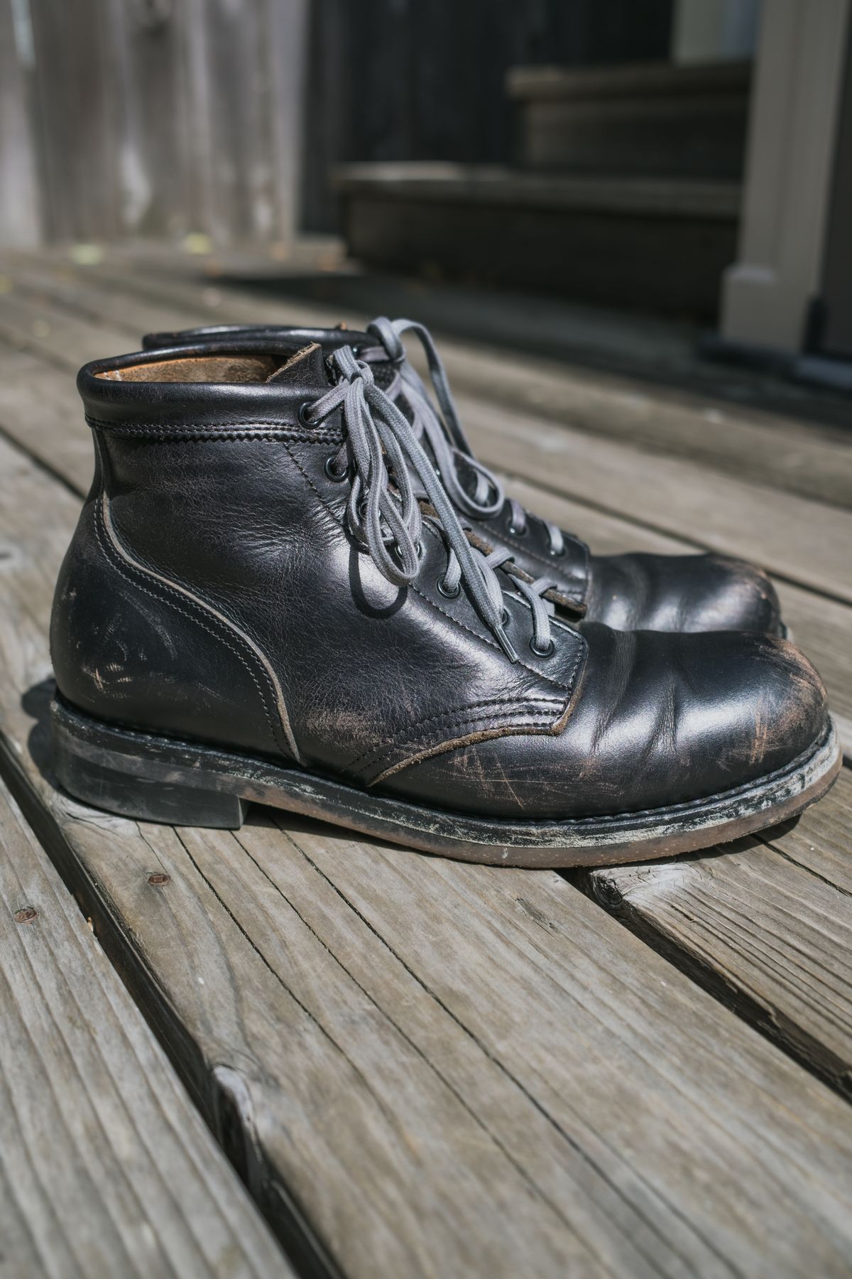 Photo by subvers.drip on April 6, 2022 of the Rolling Dub Trio Coupen 7 in Horween Black Vegetable Tanned Teacore Dressner.