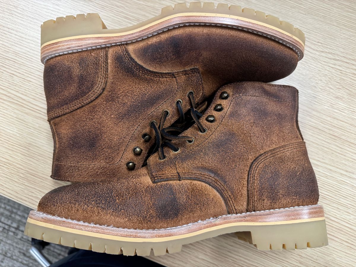 Photo by SlightShoeProblem on November 4, 2025 of the The Urban Wolf Club Colt in Brown Waxed Rough Out.