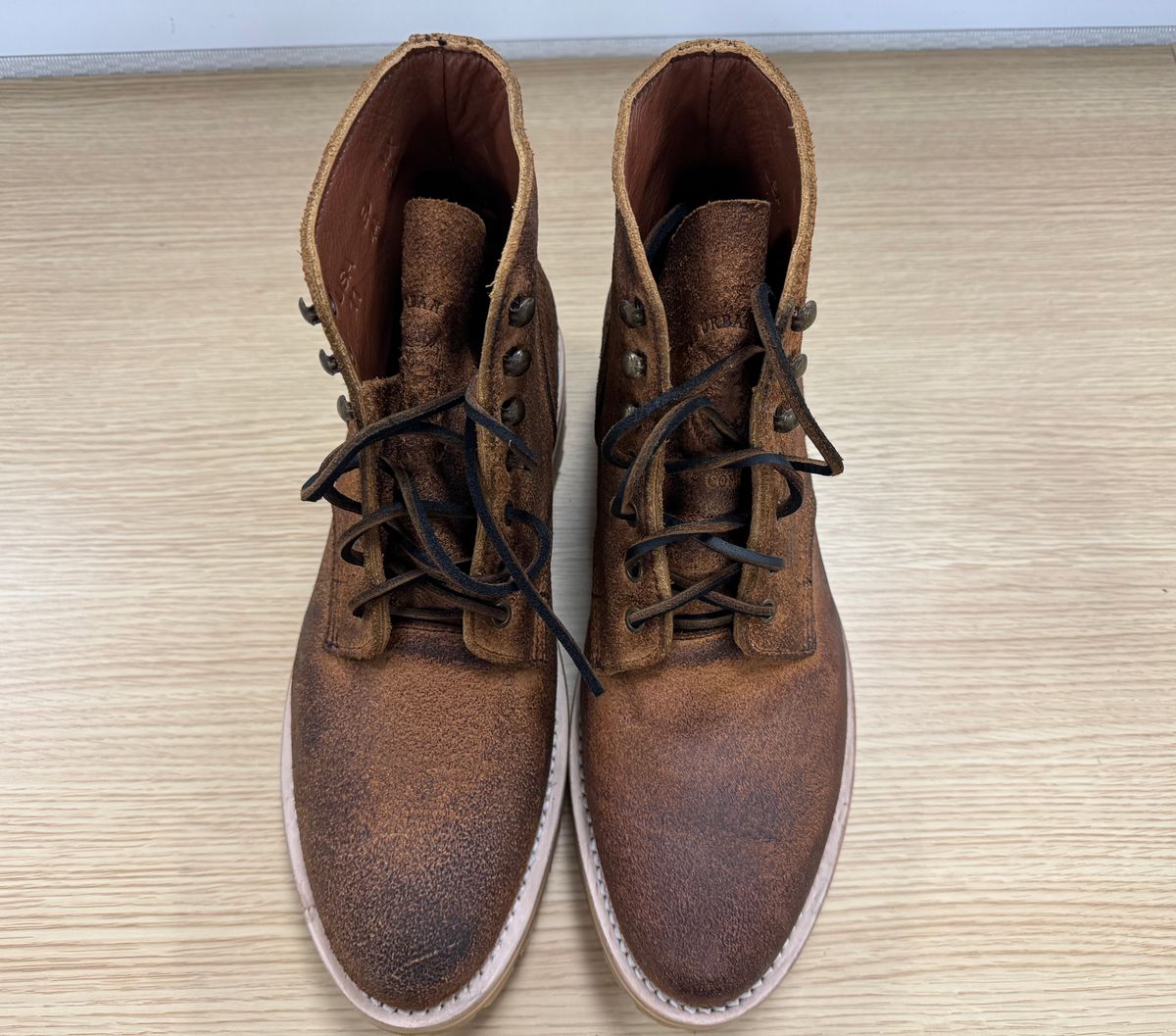 Photo by SlightShoeProblem on November 4, 2025 of the The Urban Wolf Club Colt in Brown Waxed Rough Out.