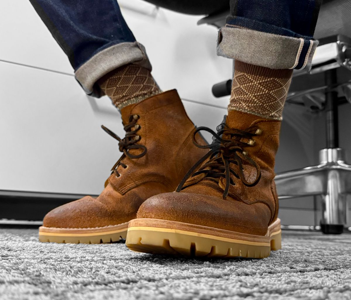 Photo by SlightShoeProblem on November 14, 2025 of the The Urban Wolf Club Colt in Brown Waxed Rough Out.