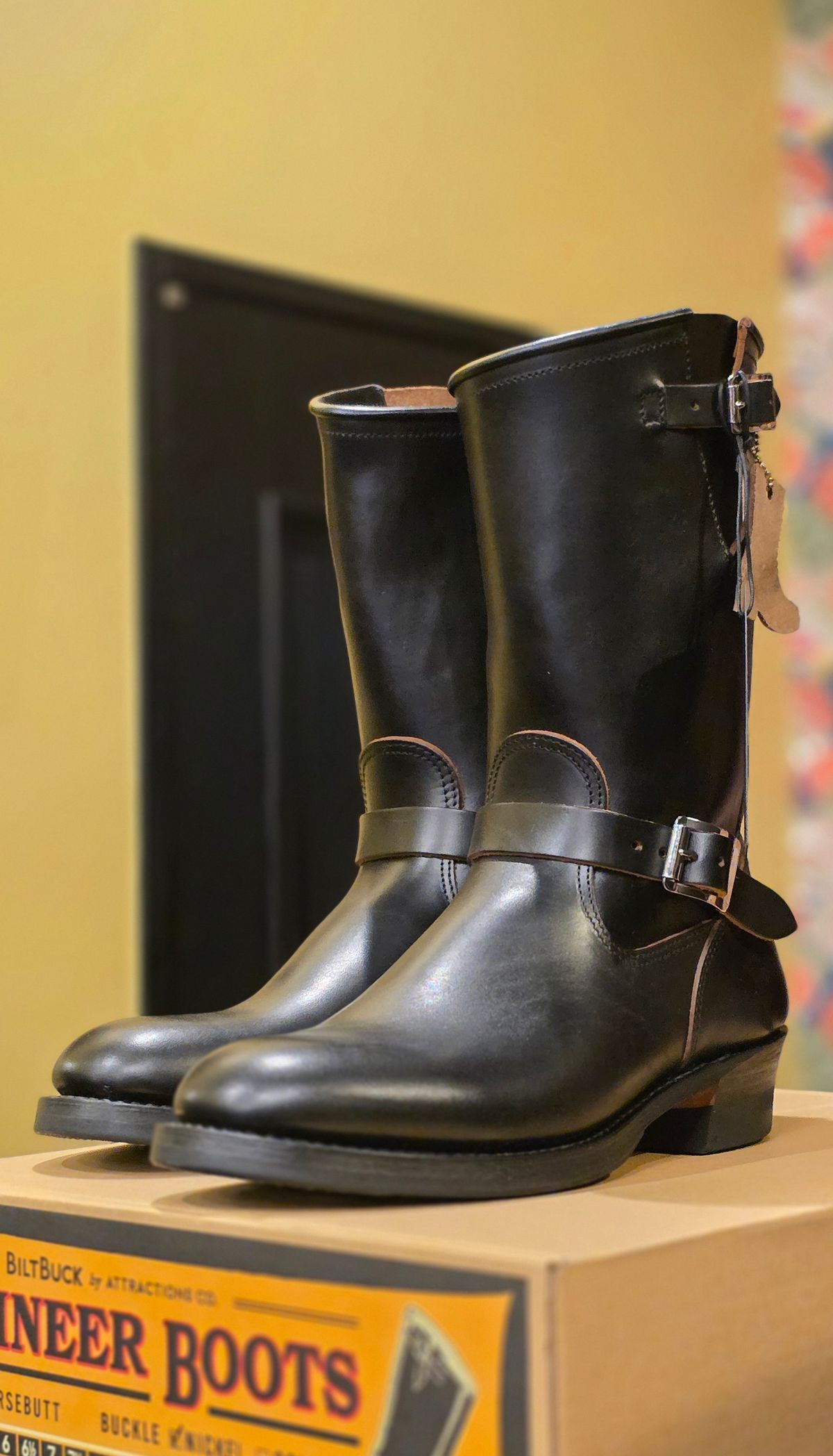 Photo by CarloSyempre on March 28, 2026 of the Attractions BILTBUCK Lot 444 in Black Italian Horsebutt.