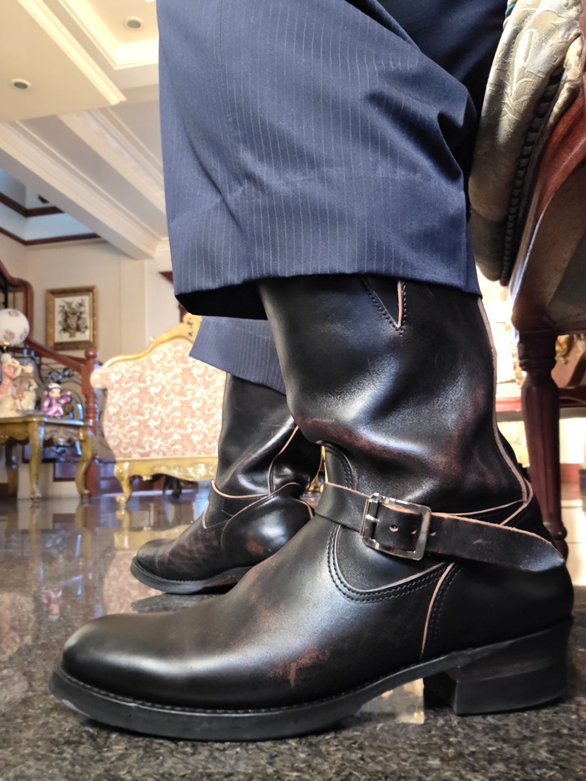 Photo by CarloSyempre on April 9, 2026 of the Attractions BILTBUCK Lot 444 in Black Italian Horsebutt.