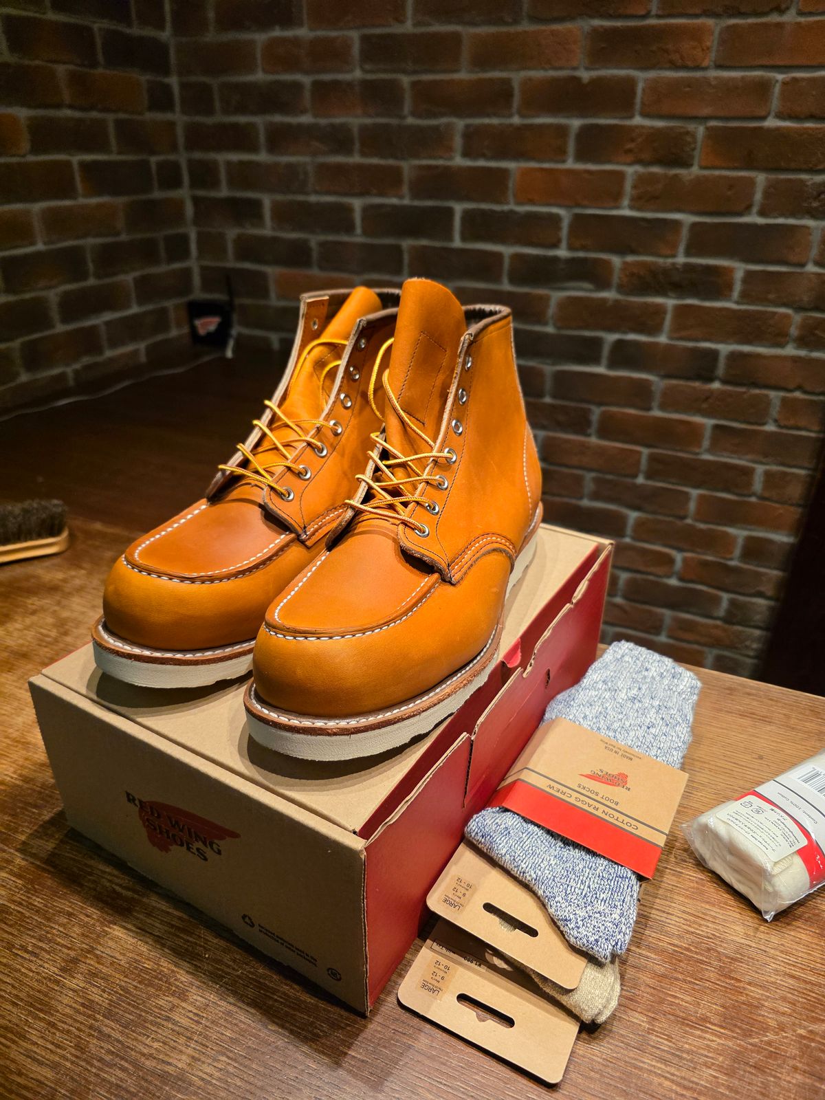 Photo by CarloSyempre on January 14, 2026 of the Red Wing 6-Inch Classic Moc in S.B. Foot Oro Legacy.