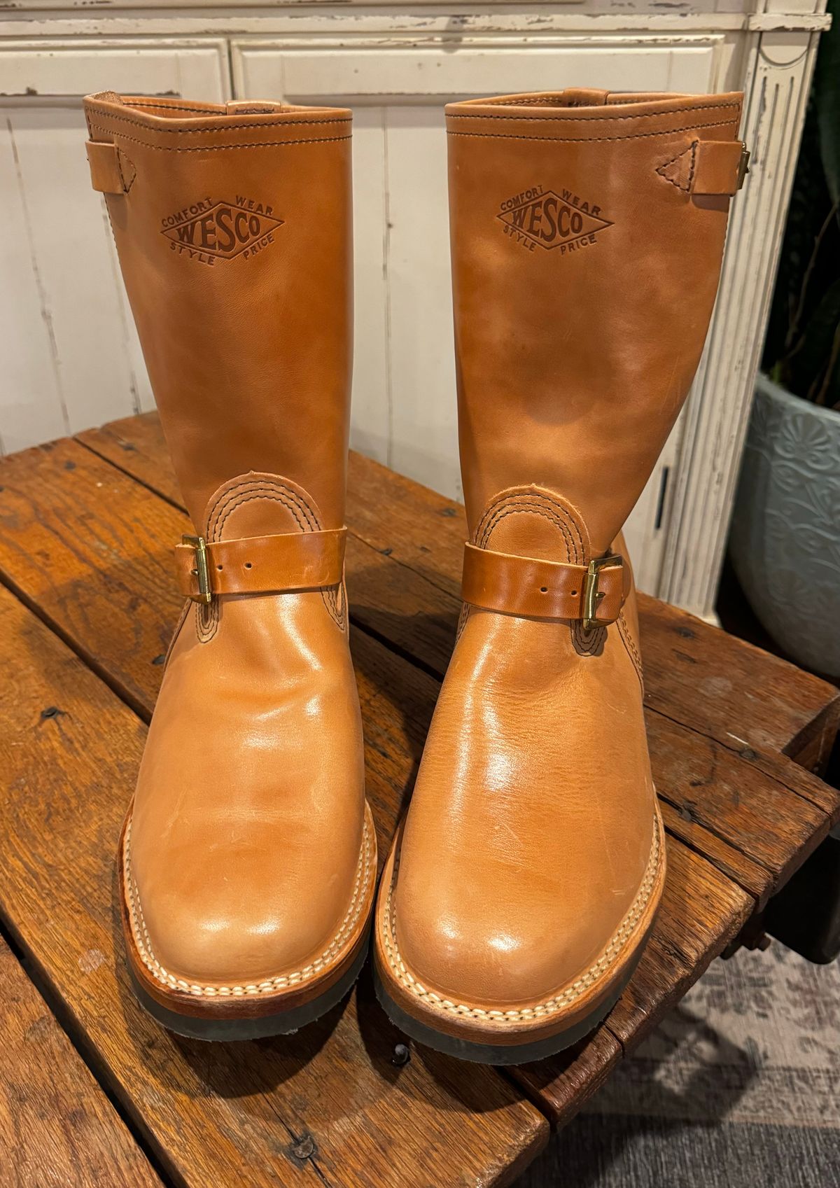 Photo by tgetzen on October 2, 2024 of the Wesco Mister Lou in Maryam Natural Horsebutt.