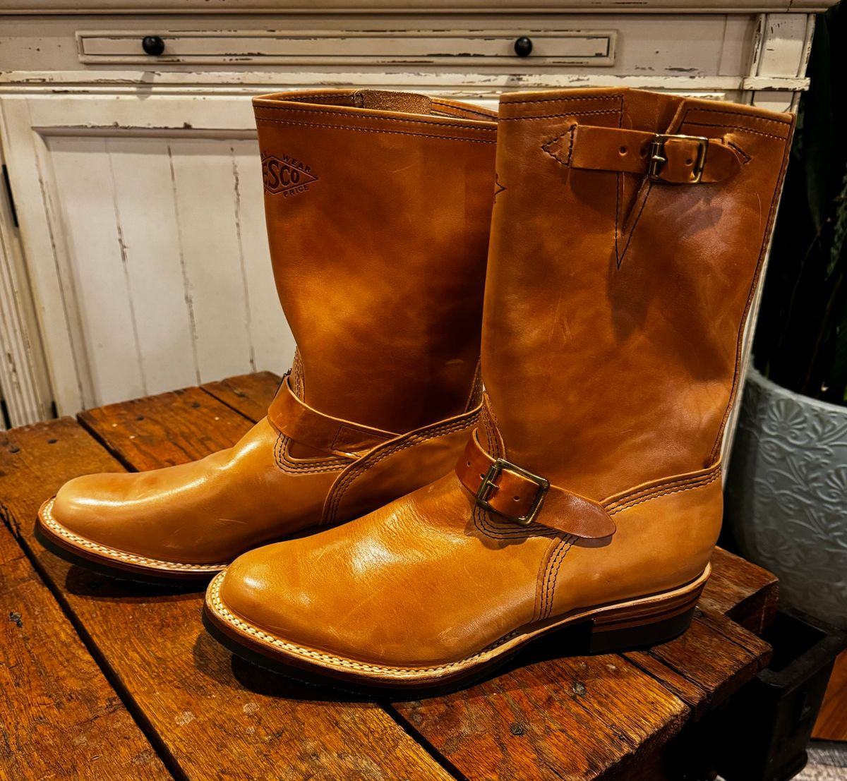 Photo by tgetzen on October 2, 2024 of the Wesco Mister Lou in Maryam Natural Horsebutt.