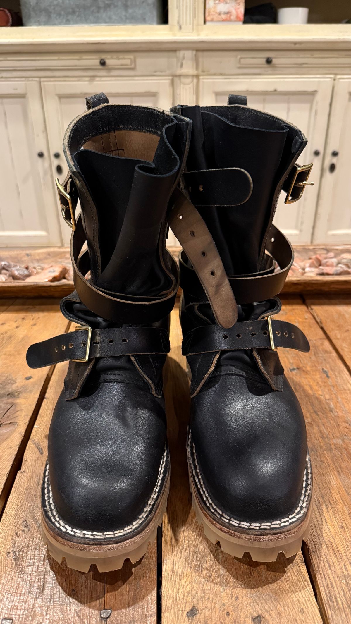 Photo by tgetzen on January 6, 2026 of the Nicks TankerPro in Horween Black Waxed Flesh.