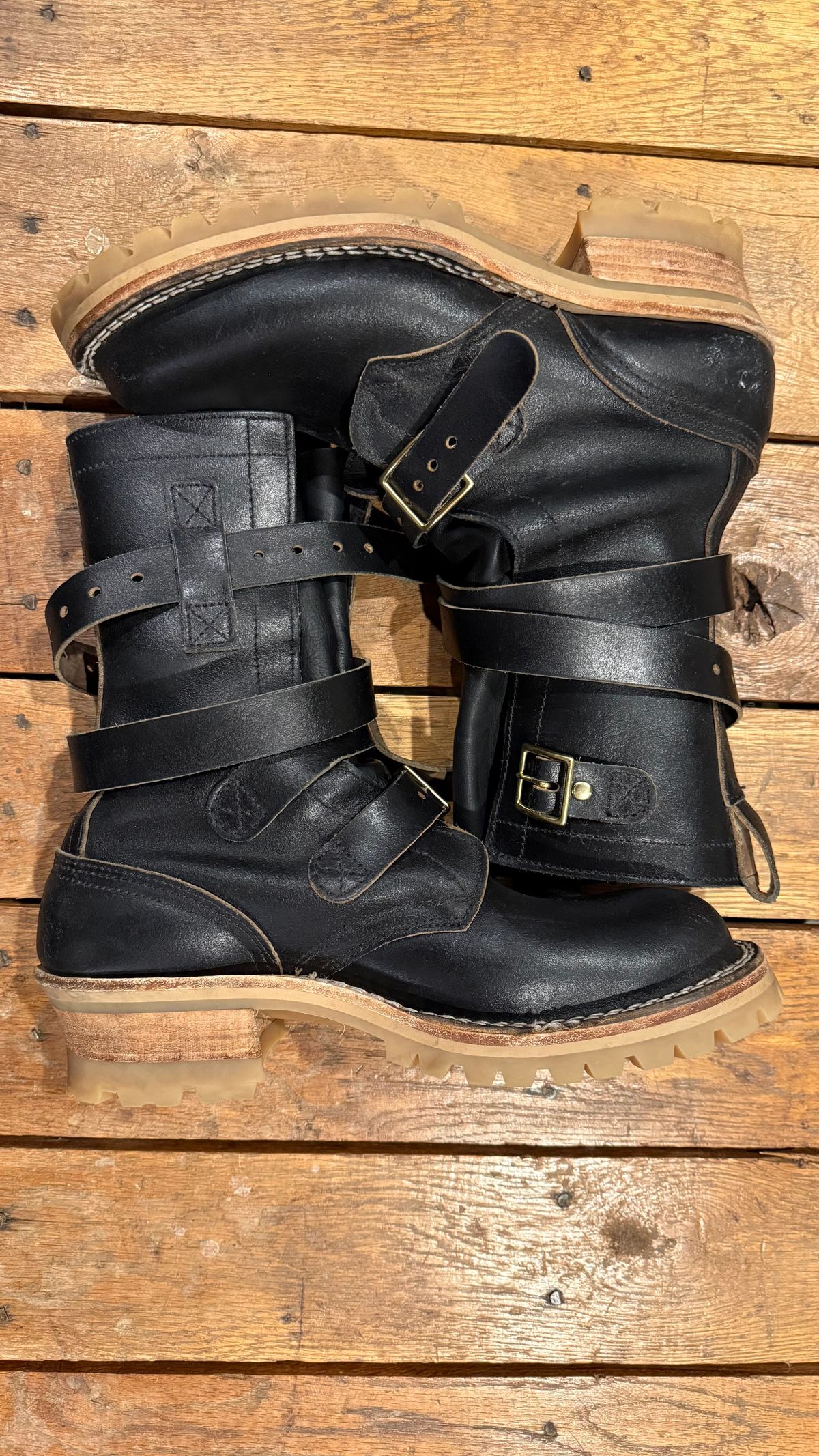 Photo by tgetzen on January 6, 2026 of the Nicks TankerPro in Horween Black Waxed Flesh.