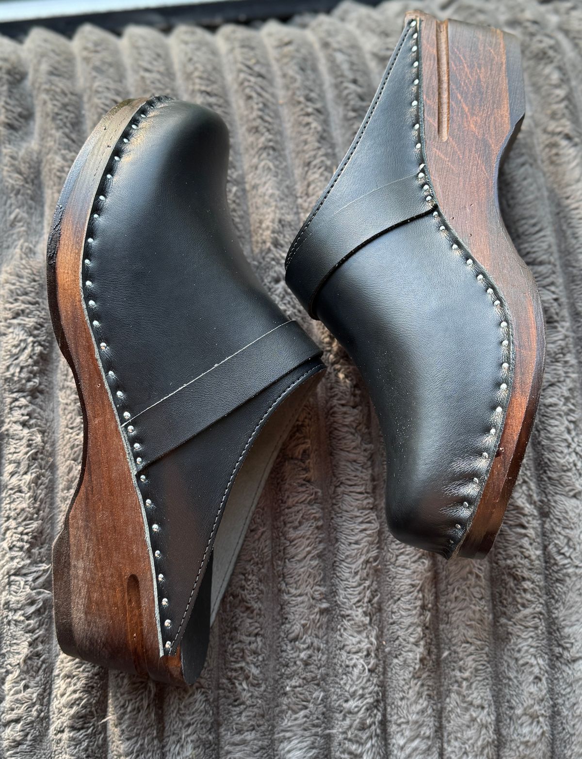 Photo by tgetzen on October 5, 2025 of the Troentorp DaVinci Black Brown Wood in Black Leather.